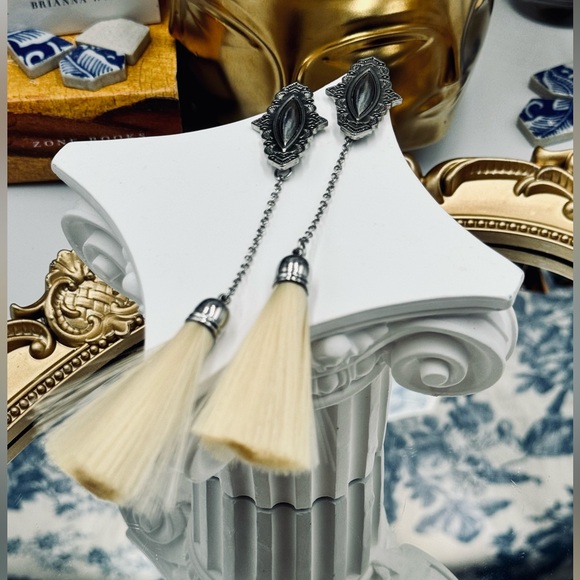 🆕 TOGA PULLA 🧿 NWOT Metal Fringe Earrings - White Fringe - Picture 10 of 15